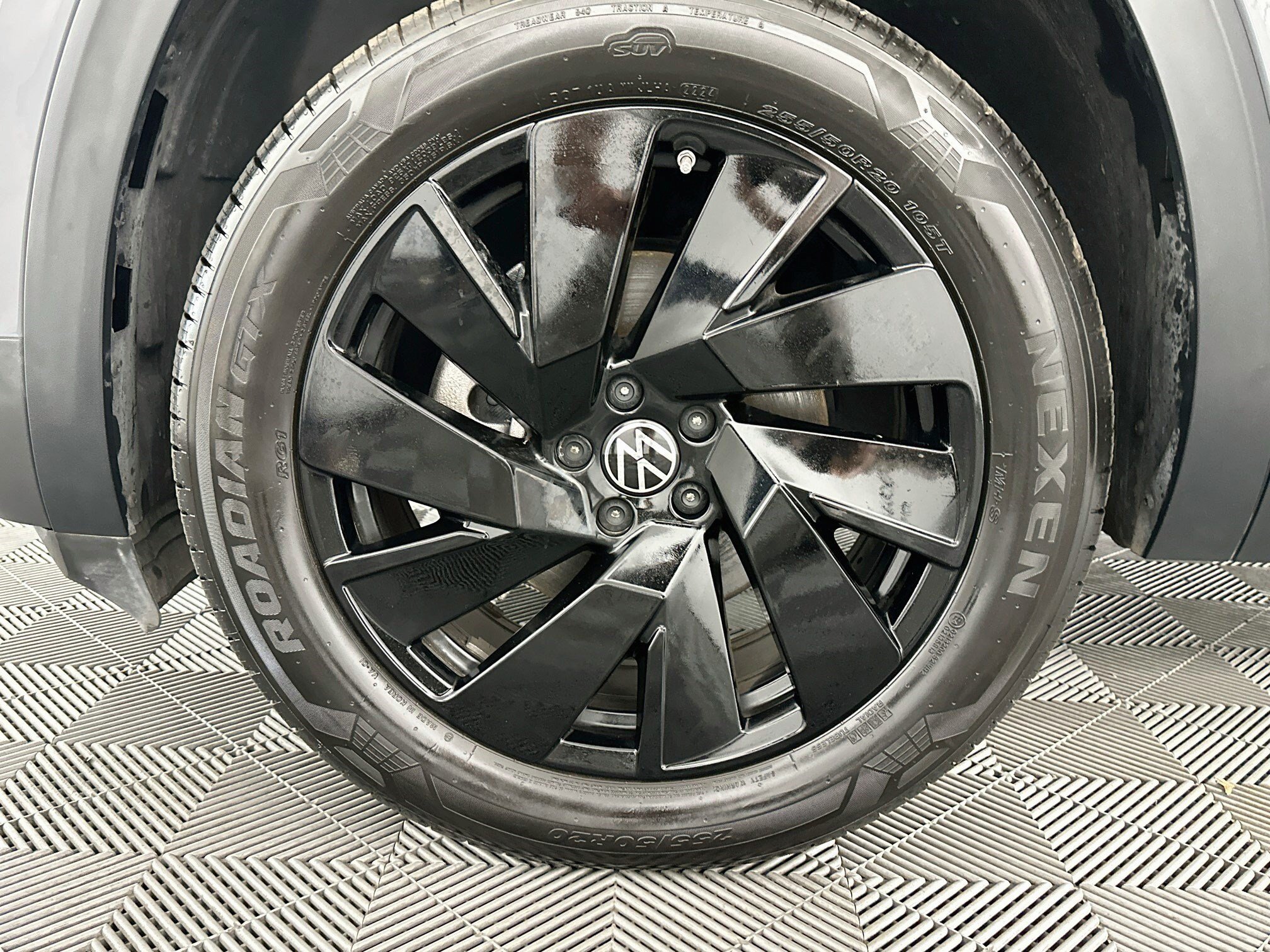 Used 2025 Volkswagen Atlas Cross Sport SE w/ Panoramic Sunroof Package AWD/4WD image 35
