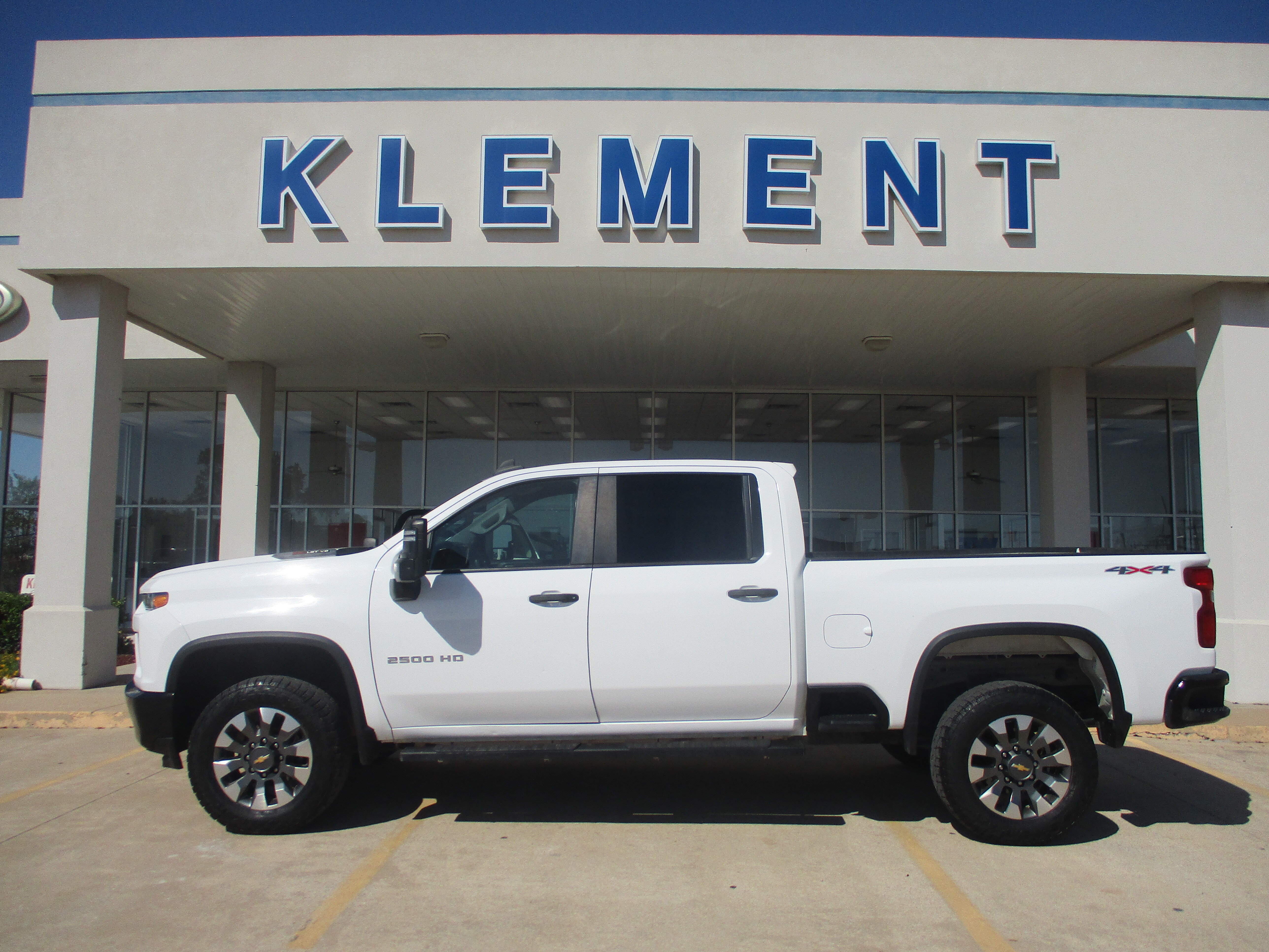 Used 2022 Chevrolet Silverado 2500 Custom w/ Custom Value Package AWD/4WD image 1