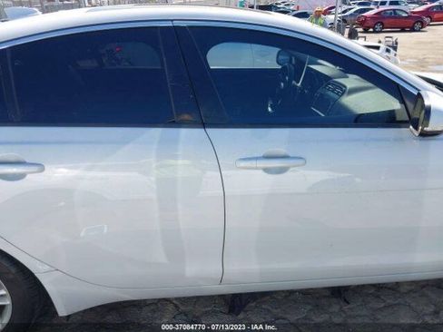 Used 2017 Jaguar XE Premium RWD image 18