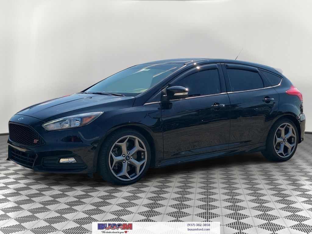 Used 2018 Ford Focus ST FWD image 2
