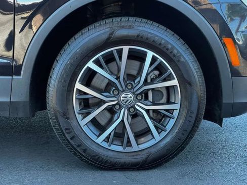 Used 2020 Volkswagen Tiguan SE image 43