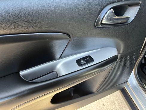 Used 2017 Dodge Journey SXT w/ Comfort/Convenience Group image 33