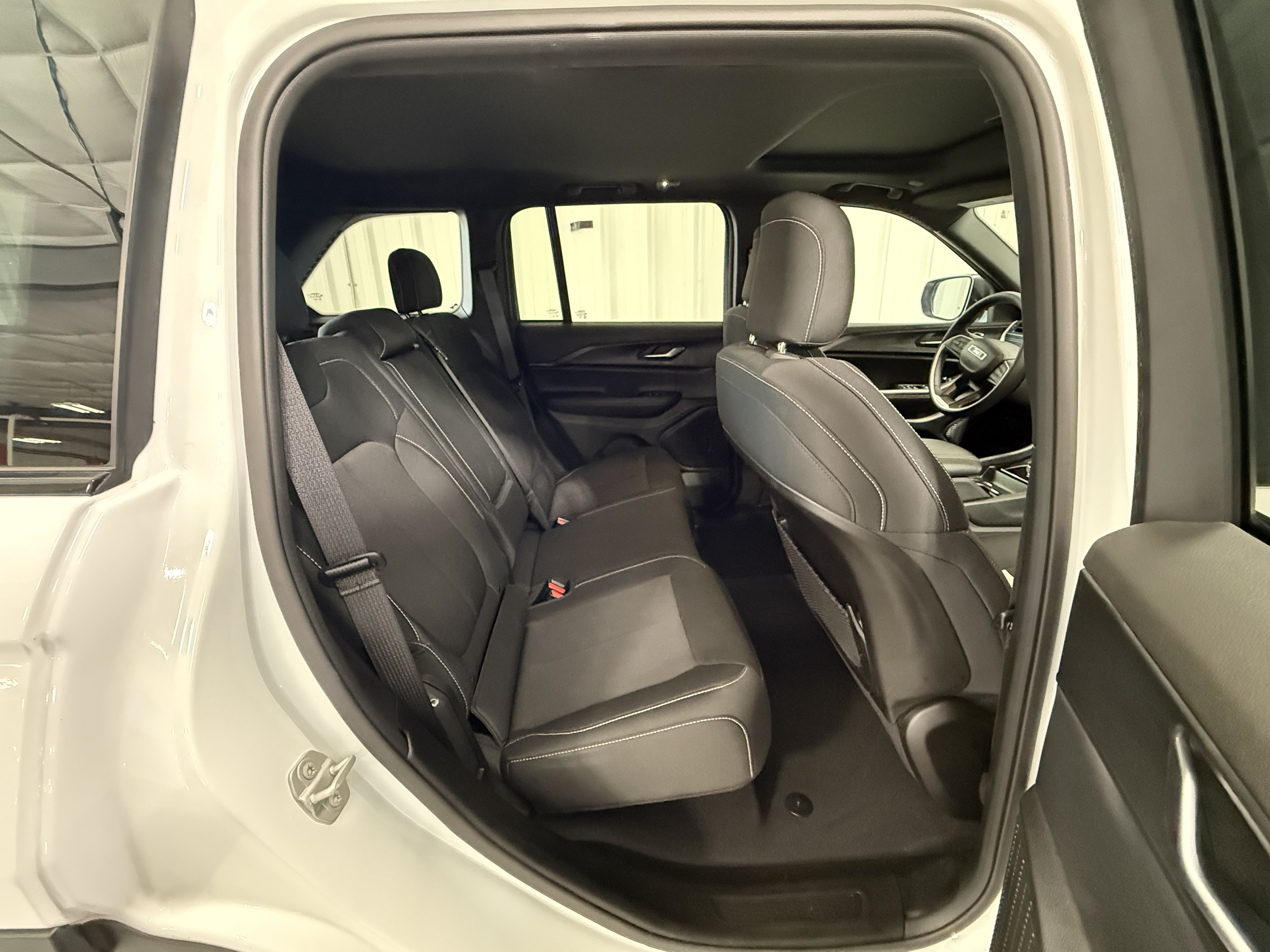 Used 2024 Jeep Grand Cherokee Laredo X w/ Luxury Tech Group I AWD/4WD image 10