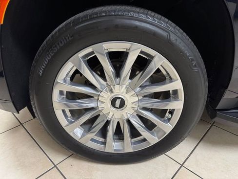 Used 2023 Cadillac Escalade Premium Luxury AWD/4WD image 29
