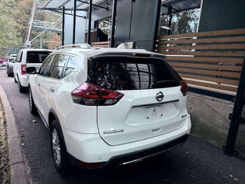 Used 2019 Nissan Rogue SV AWD/4WD image 2