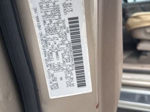 Used 2002 Toyota Sequoia SR5 AWD/4WD image 7