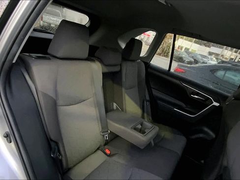 Used 2021 Toyota RAV4 XLE image 19