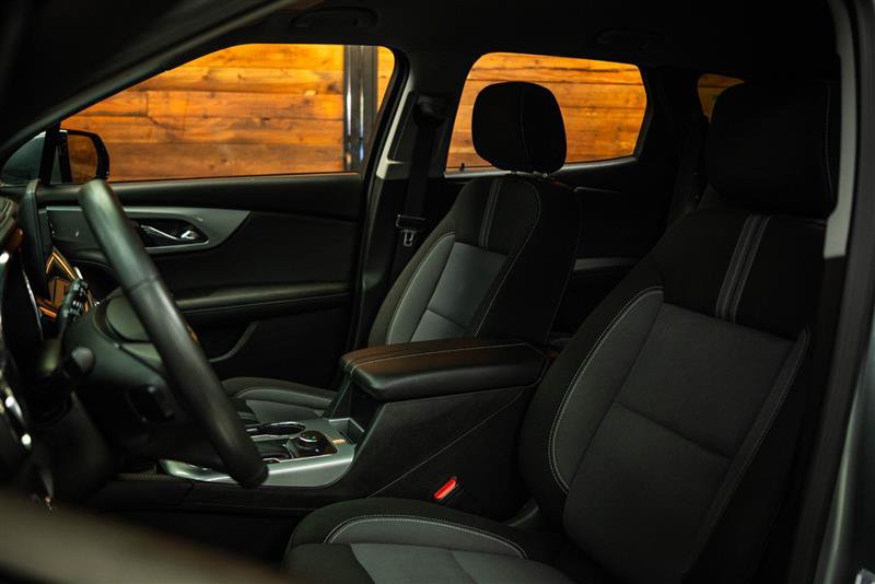 Used 2025 Chevrolet Blazer LT FWD image 9