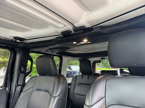 Used 2023 Jeep Wrangler Unlimited Sahara AWD/4WD image 13