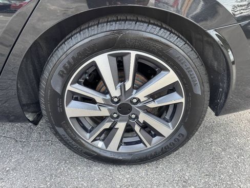 Used 2020 Nissan Versa SV FWD image 22