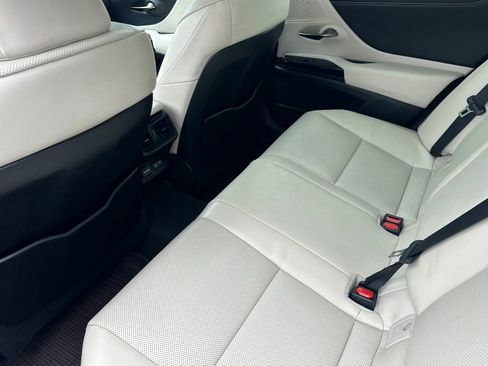 Certified 2023 Lexus ES 300h w/ Premium Package image 9