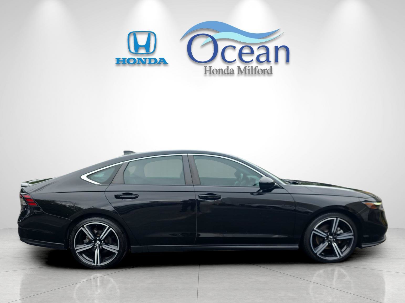 Used 2023 Honda Accord Sport image 2