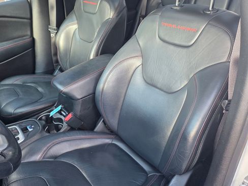 Used 2015 Jeep Cherokee Trailhawk w/ Comfort/Convenience Group image 15