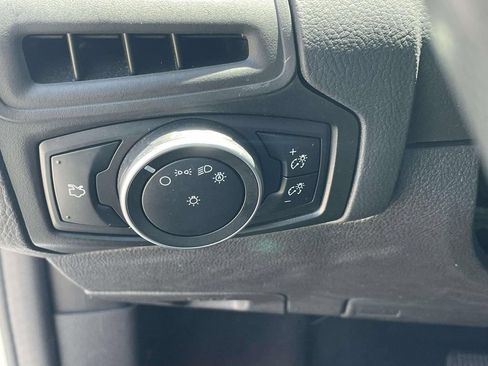 Used 2015 Ford Focus SE FWD image 17