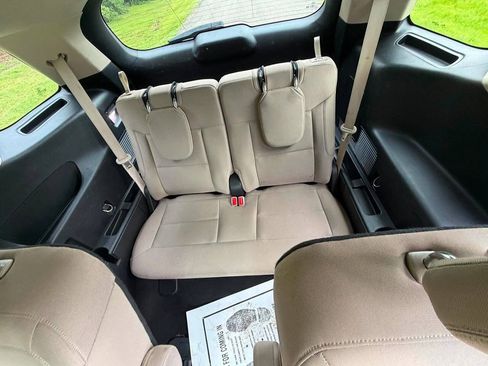 Used 2022 Ford Explorer XLT AWD/4WD image 4