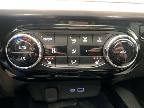 Certified 2024 Chevrolet Trax LT w/ Sunroof Package image 17