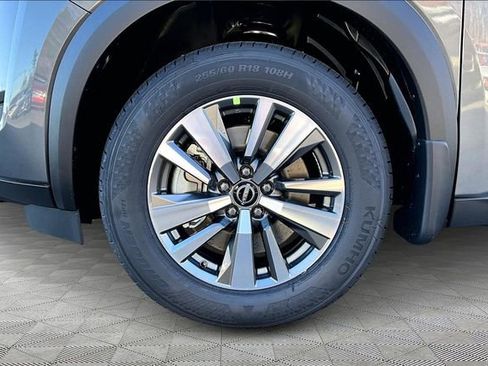 New 2025 Nissan Pathfinder SL image 12