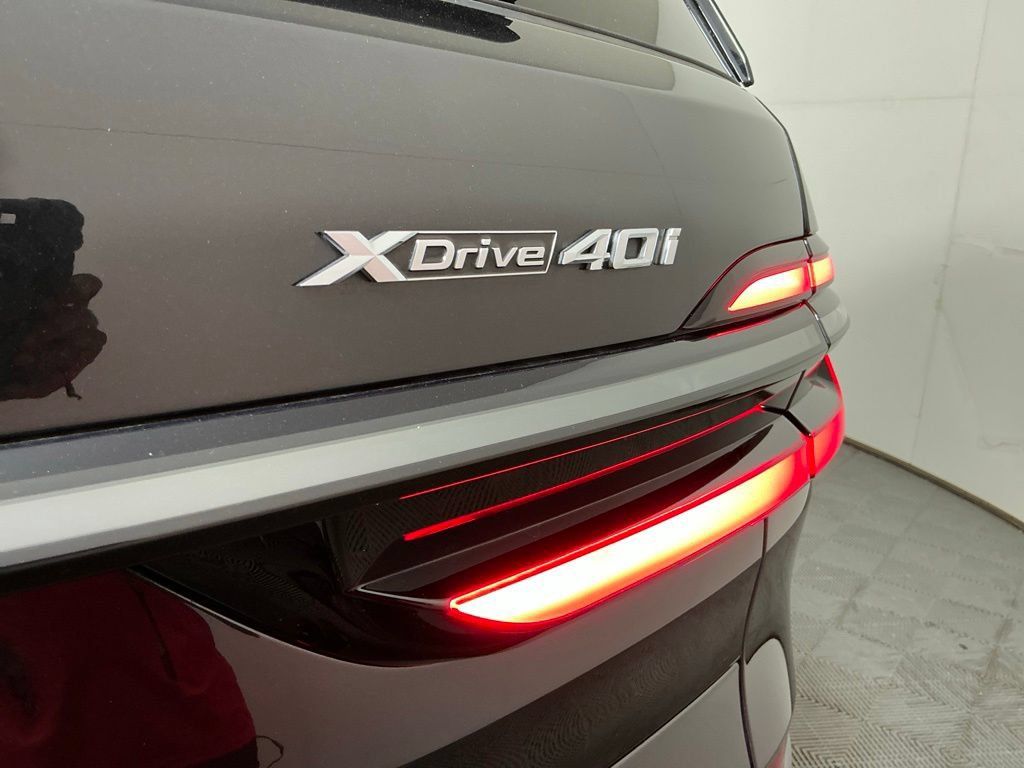 Certified 2024 BMW X7 xDrive40i w/ M Sport Package AWD/4WD image 37