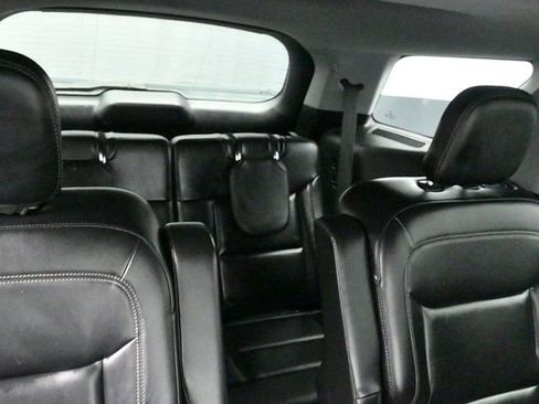 Used 2021 Ford Explorer XLT w/ Equipment Group 202A image 13