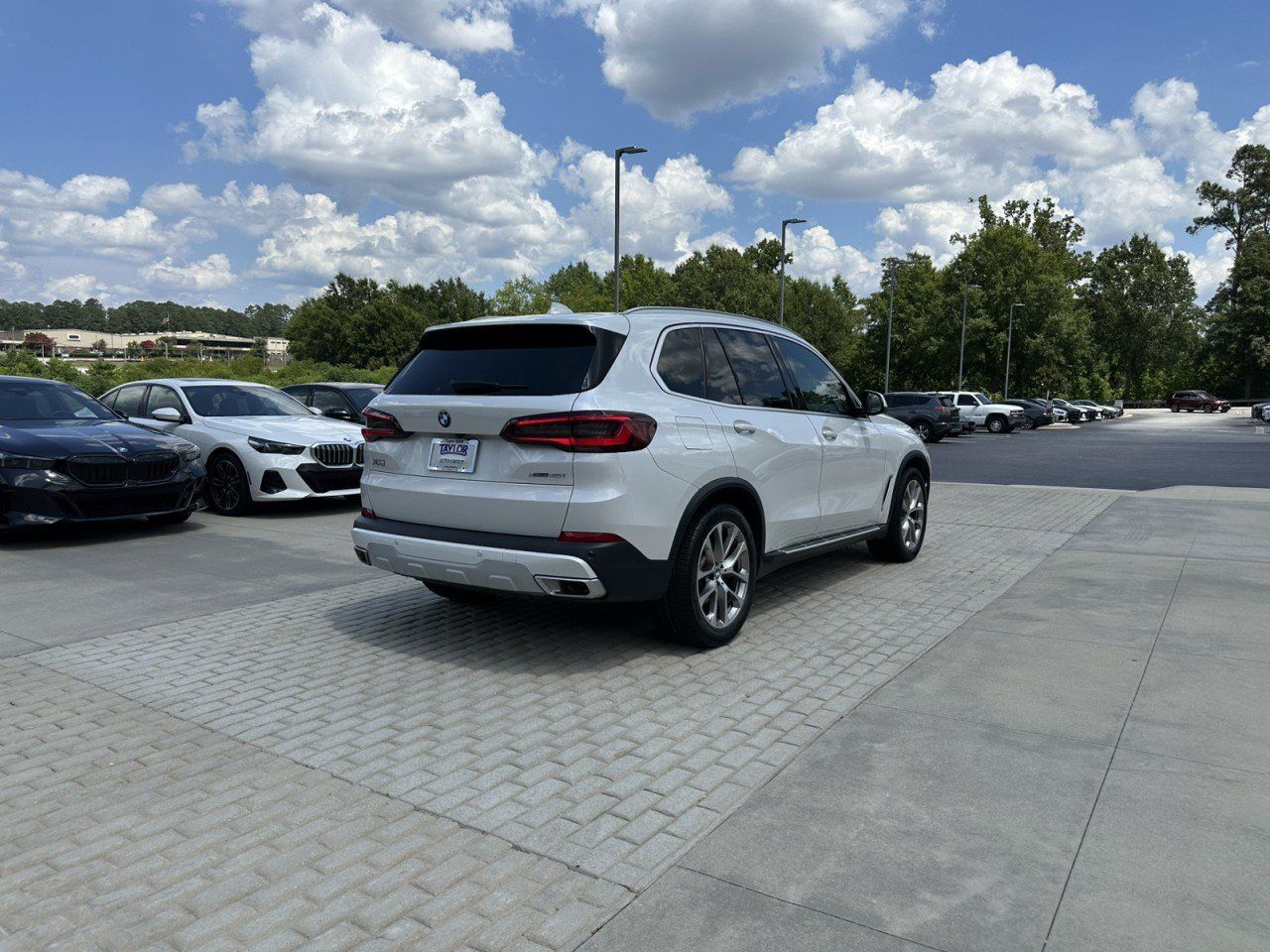Used 2023 BMW X5 xDrive40i w/ Premium Package AWD/4WD image 14
