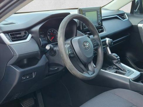 Used 2020 Toyota RAV4 LE FWD image 9