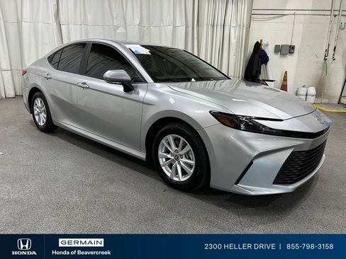Used 2025 Toyota Camry LE w/ Convenience Package FWD image 2