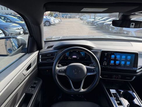 Used 2025 Volkswagen Atlas Cross Sport SE image 35