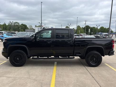 Used 2024 Chevrolet Silverado 2500 ZR2 w/ Technology Package AWD/4WD image 8
