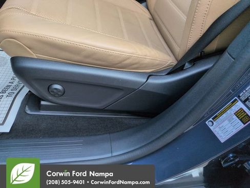 Used 2025 Mercedes-Benz GLS 450 4MATIC image 12