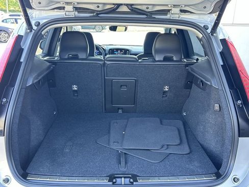 Certified 2023 Volvo XC40 B5 Plus w/ Protection Package Premier AWD/4WD image 27