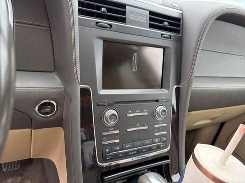 Used 2015 Lincoln Navigator 4WD w/ Equipment Group 101A Reserve image 12