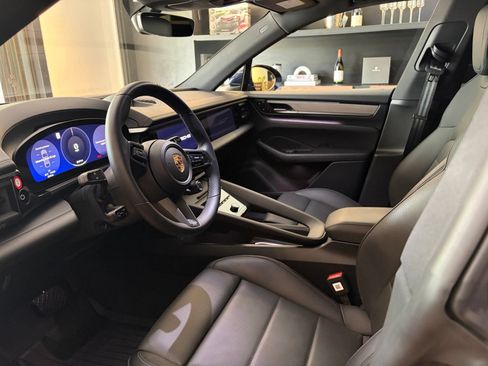 Certified 2024 Porsche Macan 4 Electric AWD/4WD image 8