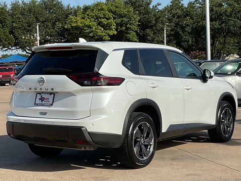 Used 2025 Nissan Rogue SV FWD image 4