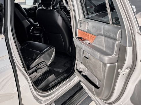 Used 2024 Lincoln Navigator L 4WD image 10