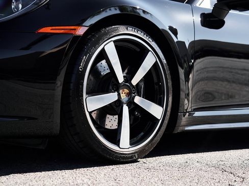 Used 2024 Porsche 911 Carrera S image 13