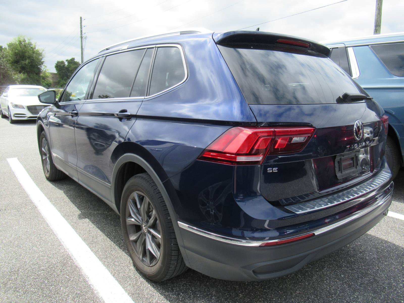 Used 2022 Volkswagen Tiguan SE FWD image 3