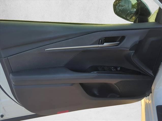 Used 2025 Toyota Camry SE w/ Convenience Package FWD image 8