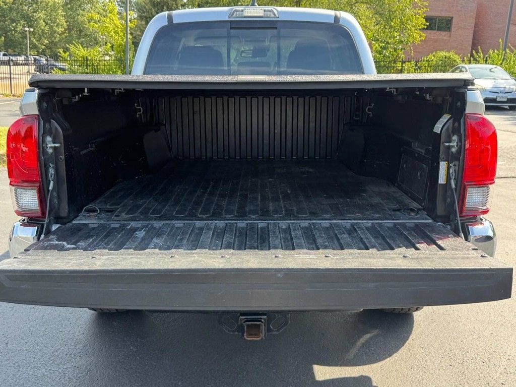 Used 2022 Toyota Tacoma SR5 AWD/4WD image 6