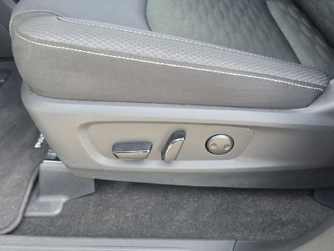 Used 2026 Nissan Pathfinder SV FWD image 17