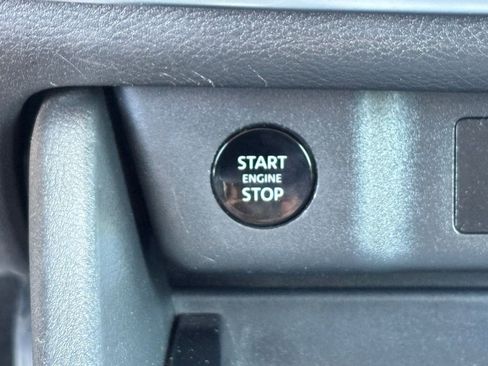 Used 2025 Nissan Rogue SV FWD image 21