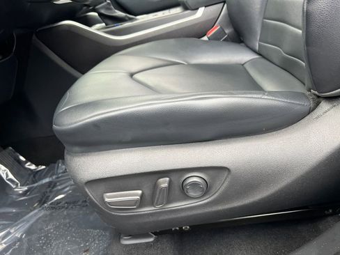 Used 2022 Toyota Highlander XLE image 16