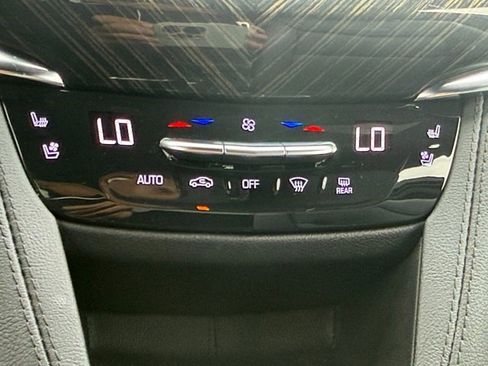 Certified 2022 Cadillac XT6 Premium Luxury w/ LPO, ONYX Package FWD image 4
