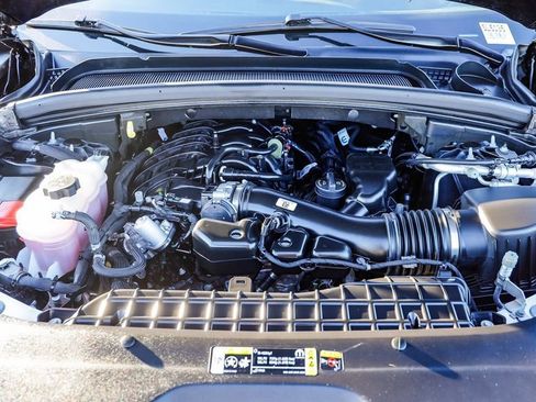 Certified 2025 Jeep Grand Cherokee Laredo X image 28