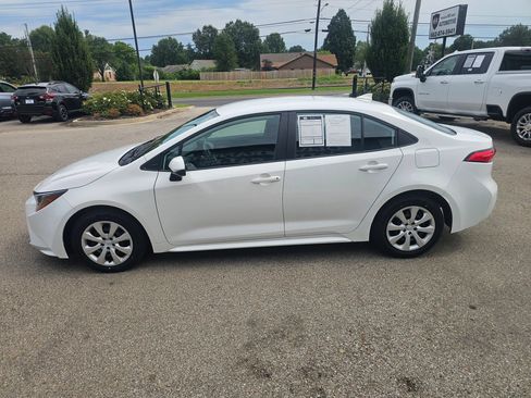 Used 2024 Toyota Corolla LE FWD image 4