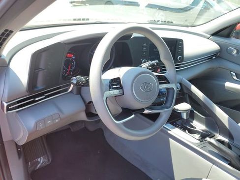 Used 2021 Hyundai Elantra SEL FWD image 18