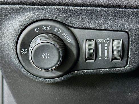 Used 2018 Jeep Compass Latitude w/ Popular Equipment Group AWD/4WD image 17