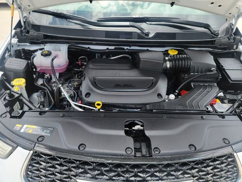 Used 2026 Chrysler Pacifica Pinnacle image 9