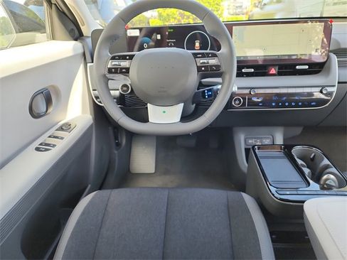 New 2025 Hyundai Ioniq 5 SE image 10
