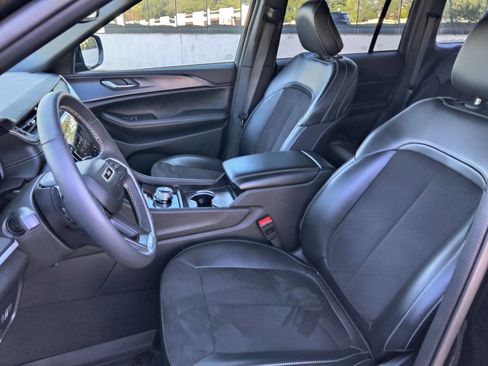 Used 2024 Jeep Grand Cherokee Altitude RWD image 19