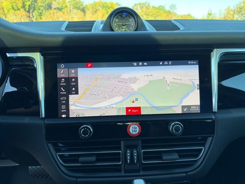 Certified 2025 Porsche Macan image 22